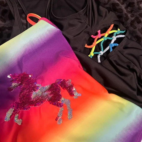 Girls 1 pc (x4) swimsuit bundle